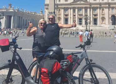 Reizen proeven: fietstocht naar Rome (Jo en Anja van Druenen) Reizen proeven: fietstocht naar Rome (Jo en Anja van Druenen)