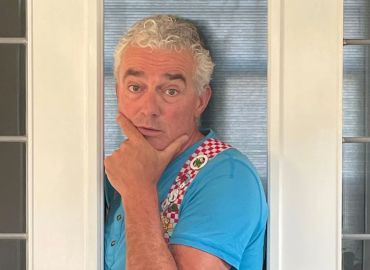 Peter van der Maas: ‘IETSERTUSSENIN’! Peter van der Maas: ‘IETSERTUSSENIN’!